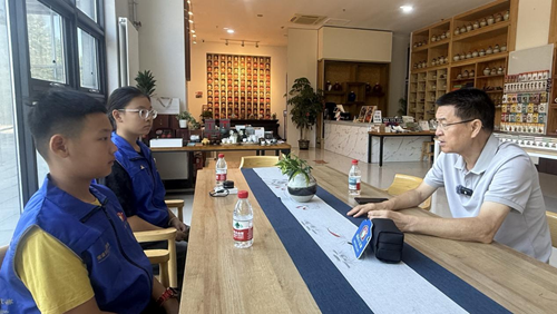 德耀阅兵场：旗帜小记者对话“北京榜样”李培义(图3)