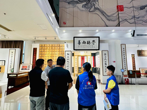 德耀阅兵场：旗帜小记者对话“北京榜样”李培义(图4)