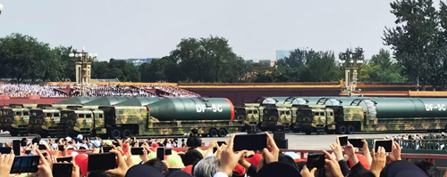 德耀阅兵场：旗帜小记者对话“北京榜样”李培义(图7)