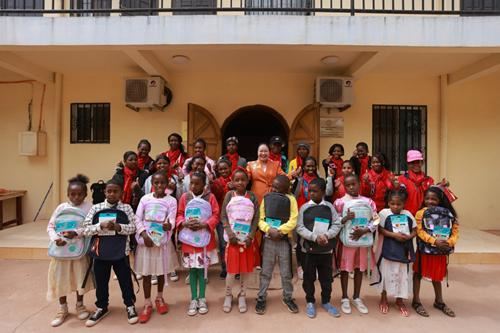 一片好膜铺就中非共富路，湖南人李洪梅激活非洲女性就业新动能(图4)