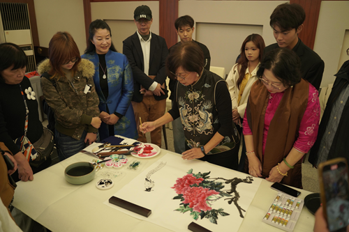 翰墨共绘同心圆——海峡两岸书画艺术交流会圆满举办(图3) 翰墨共绘同心圆——海峡两岸书画艺术交流会圆满举办(图3)