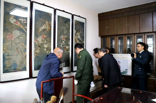 绣线里的红色年轮(图4) 绣线里的红色年轮(图4)