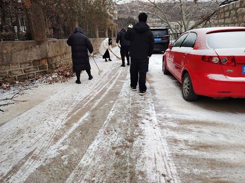 以雪为号丨司氏集团扫雪护行显担当 暖人心(图5) 以雪为号丨司氏集团扫雪护行显担当 暖人心(图5)