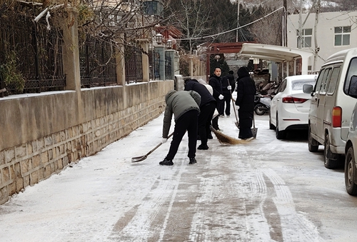 以雪为号丨司氏集团扫雪护行显担当 暖人心(图6) 以雪为号丨司氏集团扫雪护行显担当 暖人心(图6)