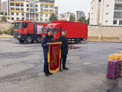 新春走基层—张顺明携手企业家慰问雨花岱山应急救援中队(图2)