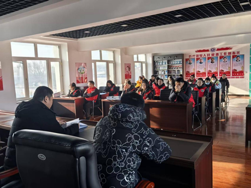 佳木斯市东风区禁毒办召开节前安全教育会议，筑牢禁毒社工安全防线(图1)