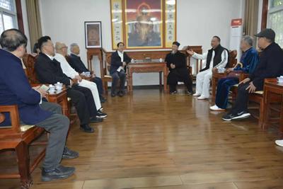 首届武当山武道中医药大健康研讨会与武汉百姓源健康生活馆开业仪式活动圆满举行 (图2) 首届武当山武道中医药大健康研讨会与武汉百姓源健康生活馆开业仪式活动圆满举行 (图2)