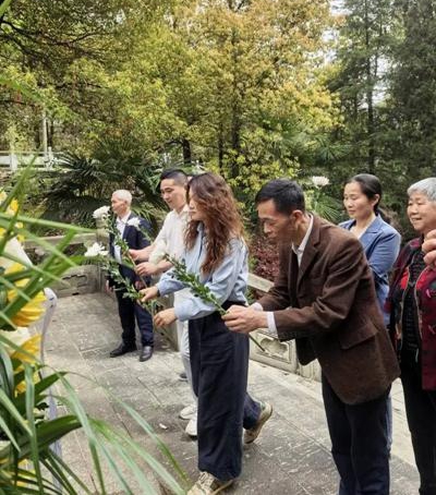 青山埋忠骨 鲜花祭英魂——中国梦组委会一行赴湖北大冶南山头革命纪念馆敬献花篮 (图5)