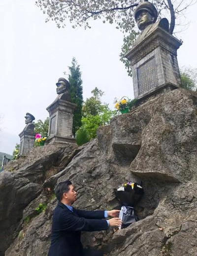 青山埋忠骨 鲜花祭英魂——中国梦组委会一行赴湖北大冶南山头革命纪念馆敬献花篮 (图6)