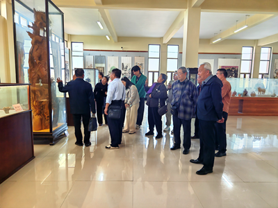   枣庄市工人文化宫版画培训班学员观摩瑞琴艺术馆(图4)