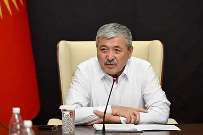 5月29日,吉尔吉斯斯坦总理阿迪尔别克·卡西马利耶夫在首都比什凯克会见湖南环球南方实业有限公司董事长何如球、总经理刘迎可及企业代表团,双方围绕经贸投资、矿产资源开发等领域合作进行了深入交流。 吉尔吉(图1) 5月29日,吉尔吉斯斯坦总理阿迪尔别克·卡西马利耶夫在首都比什凯克会见湖南环球南方实业有限公司董事长何如球、总经理刘迎可及企业代表团,双方围绕经贸投资、矿产资源开发等领域合作进行了深入交流。 吉尔吉(图1)