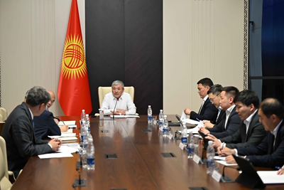 5月29日,吉尔吉斯斯坦总理阿迪尔别克·卡西马利耶夫在首都比什凯克会见湖南环球南方实业有限公司董事长何如球、总经理刘迎可及企业代表团,双方围绕经贸投资、矿产资源开发等领域合作进行了深入交流。 吉尔吉(图3) 5月29日,吉尔吉斯斯坦总理阿迪尔别克·卡西马利耶夫在首都比什凯克会见湖南环球南方实业有限公司董事长何如球、总经理刘迎可及企业代表团,双方围绕经贸投资、矿产资源开发等领域合作进行了深入交流。 吉尔吉(图3)