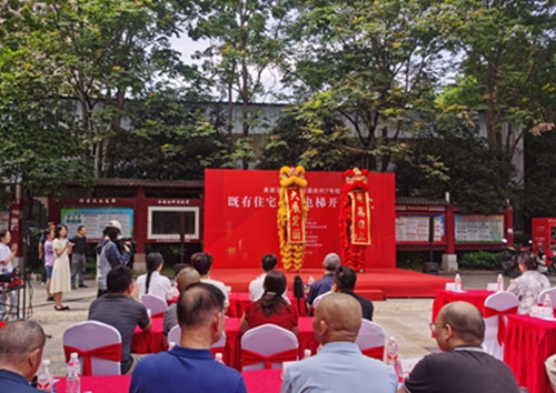 黄陂前川：老旧小区加装电梯开工 幸福 “梯” 升暖民心(图1)